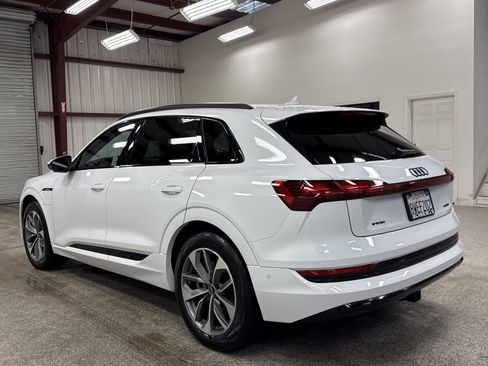 Used 2021 Audi e-tron Premium Plus w/ Premium Plus Package image 15