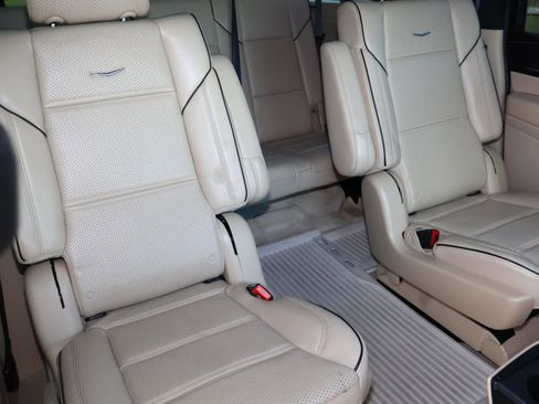 Used 2024 Cadillac Escalade ESV Premium Luxury w/ Performance Package AWD/4WD image 27