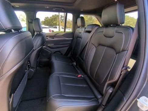 New 2025 Jeep Grand Cherokee Limited w/ Black Appearance Package image 16