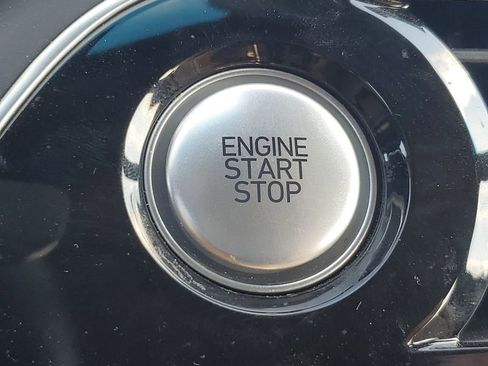 Used 2023 Genesis G70 2.0T image 38