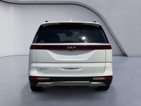 Used 2024 Kia Carnival SX FWD image 4