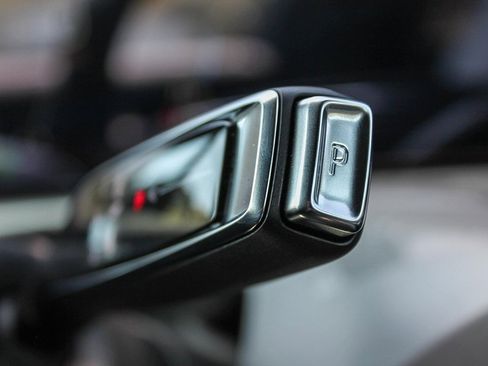 Used 2026 Cadillac Vistiq Luxury image 25