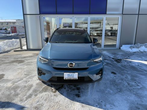 Certified 2023 Volvo XC40 Recharge Plus image 2