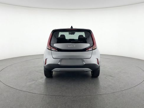 Used 2025 Kia Soul LX w/ LX Technology Package FWD image 7