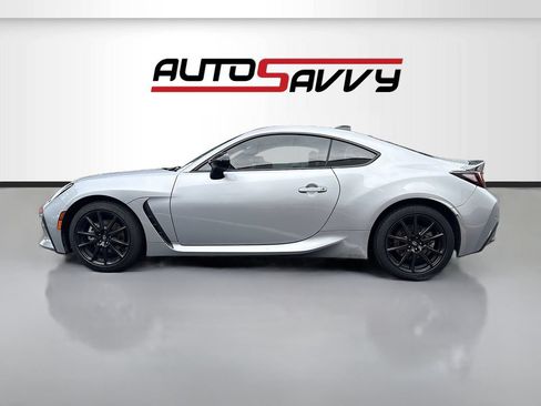 Used 2023 Toyota GR86 RWD image 4