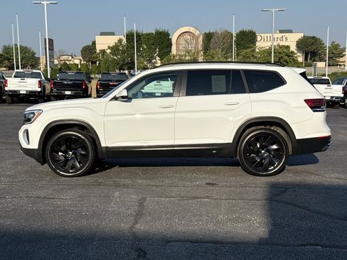 Used 2024 Volkswagen Atlas SE w/ Black Wheel Package AWD/4WD image 15