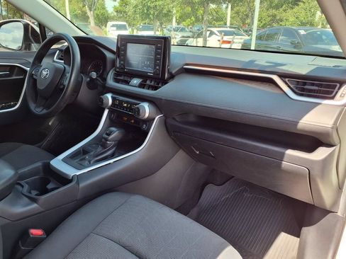 Used 2021 Toyota RAV4 XLE FWD image 11