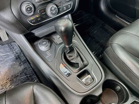 Used 2021 Jeep Cherokee High Altitude AWD/4WD image 22