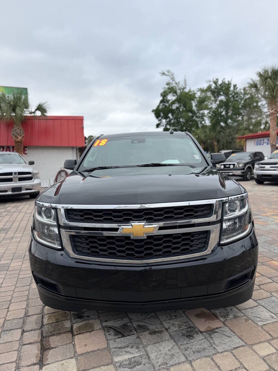 Used 2018 Chevrolet Suburban LT RWD image 2