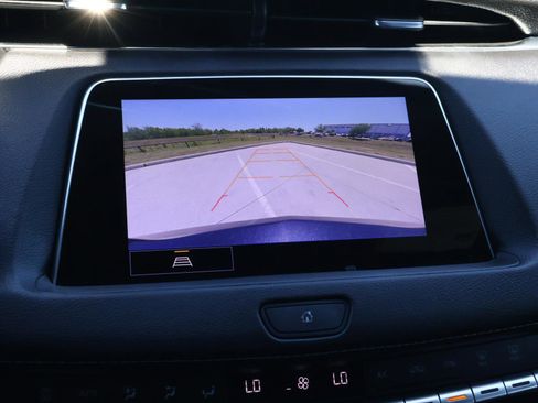 Used 2023 Cadillac XT4 Premium Luxury image 32