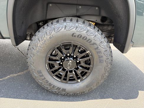 New 2026 Chevrolet Silverado 2500 ZR2 w/ LPO, Dark Essentials Package AWD/4WD image 19