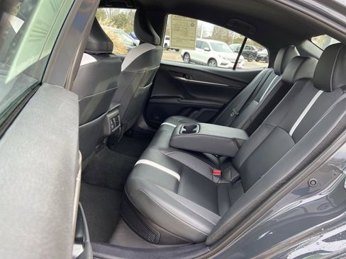 Used 2025 Toyota Camry SE image 15