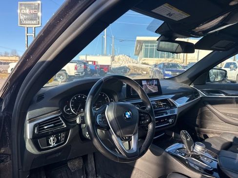 Used 2019 BMW 530i xDrive w/ Convenience Package image 9