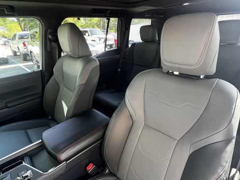 Used 2025 Lexus GX 550 w/ Accessory Package (2T) image 18