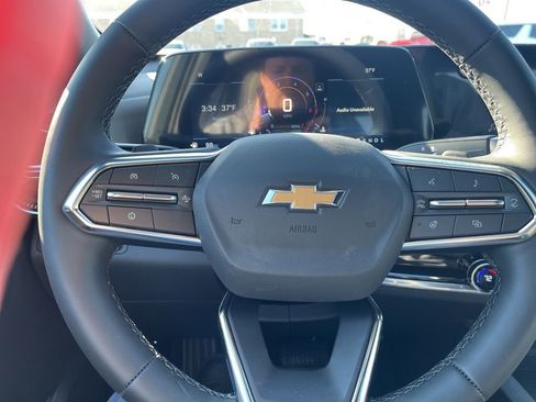 New 2026 Chevrolet Equinox LT w/ Convenience Package II FWD image 18