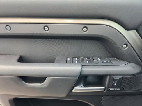 Certified 2025 Land Rover Defender 110 S image 24