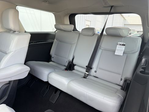 Certified 2025 Ford Expedition Platinum w/ Driver's Package AWD/4WD image 34