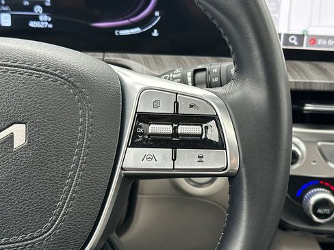 Used 2023 Kia Telluride EX w/ EX Captain's Chair Package image 28