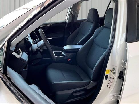 Used 2021 Toyota RAV4 LE FWD image 14