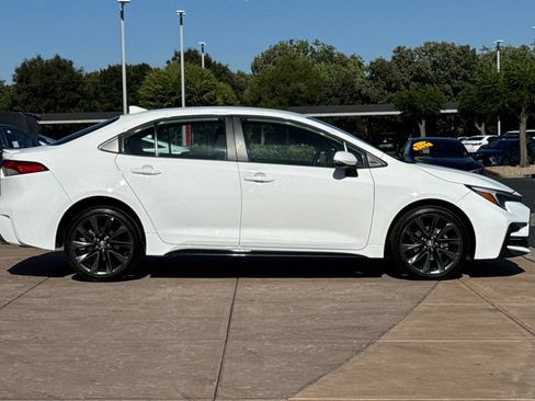 Used 2025 Toyota Corolla SE FWD image 3