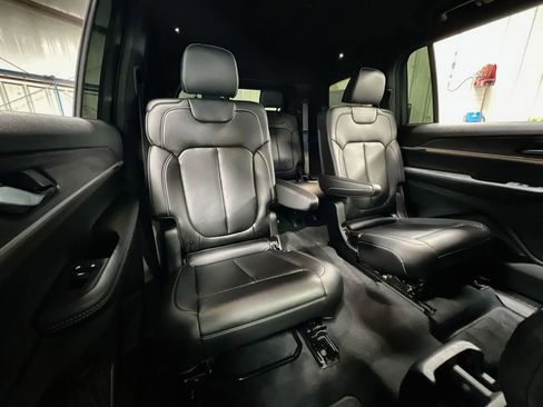 Used 2025 Jeep Grand Cherokee L Limited w/ Black Appearance Package AWD/4WD image 23