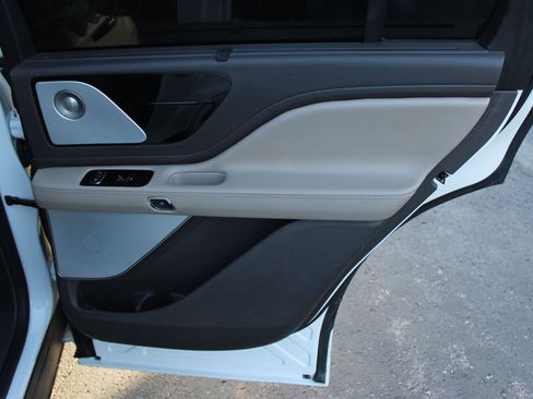 Used 2023 Lincoln Aviator Reserve w/ Equipment Group 201A image 14