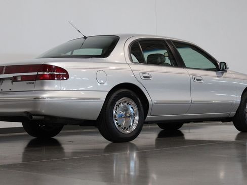Used 1996 Lincoln Continental image 24