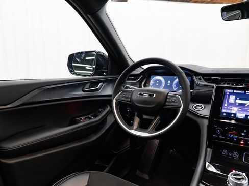 New 2025 Jeep Grand Cherokee 4WD image 12