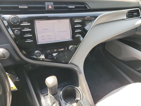 Used 2018 Toyota Camry SE FWD image 14