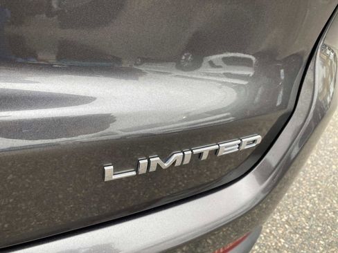 Certified 2022 Jeep Compass Limited w/ Sun and Sound Group image 5