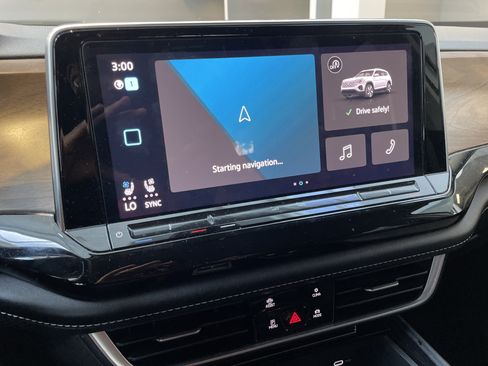 Used 2024 Volkswagen Atlas SE FWD image 25