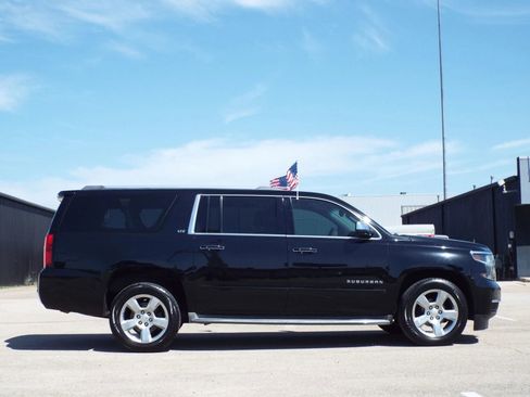 Used 2015 Chevrolet Suburban LTZ image 4