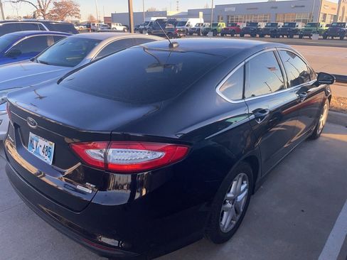 Used 2016 Ford Fusion SE w/ Equipment Group 202A image 4