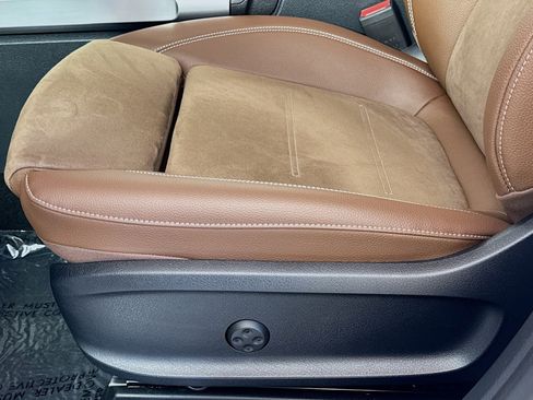 New 2025 Mercedes-Benz GLB 35 AMG 4MATIC image 17