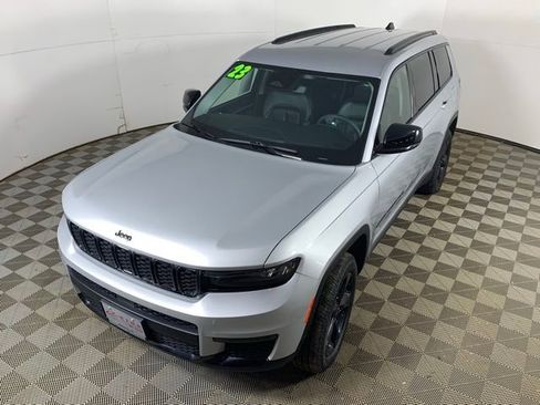 Used 2023 Jeep Grand Cherokee L Limited w/ Black Appearance Package image 9