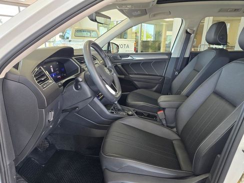 Used 2023 Volkswagen Tiguan SE w/ Panoramic Sunroof Package AWD/4WD image 18