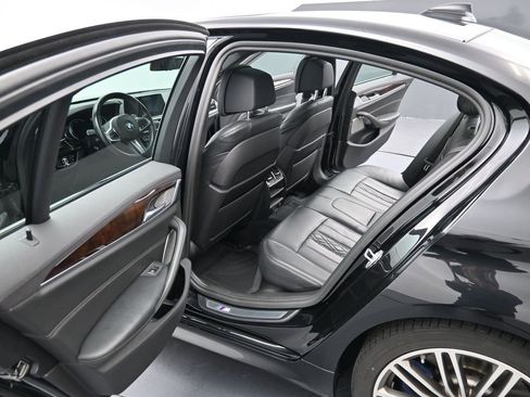 Used 2019 BMW M550i xDrive image 17