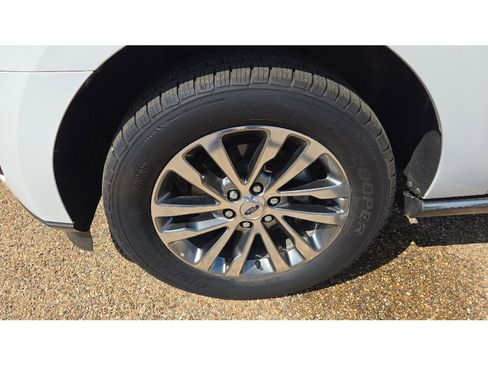 Used 2018 Ford Expedition Limited RWD image 9