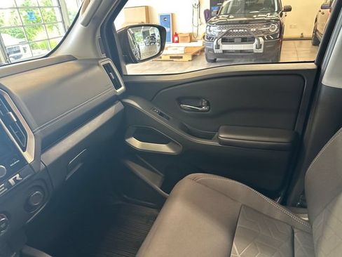 Used 2025 Nissan Frontier SV AWD/4WD image 24