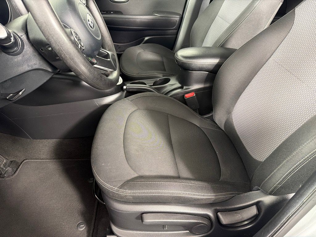 Used 2018 Kia Soul + FWD image 12