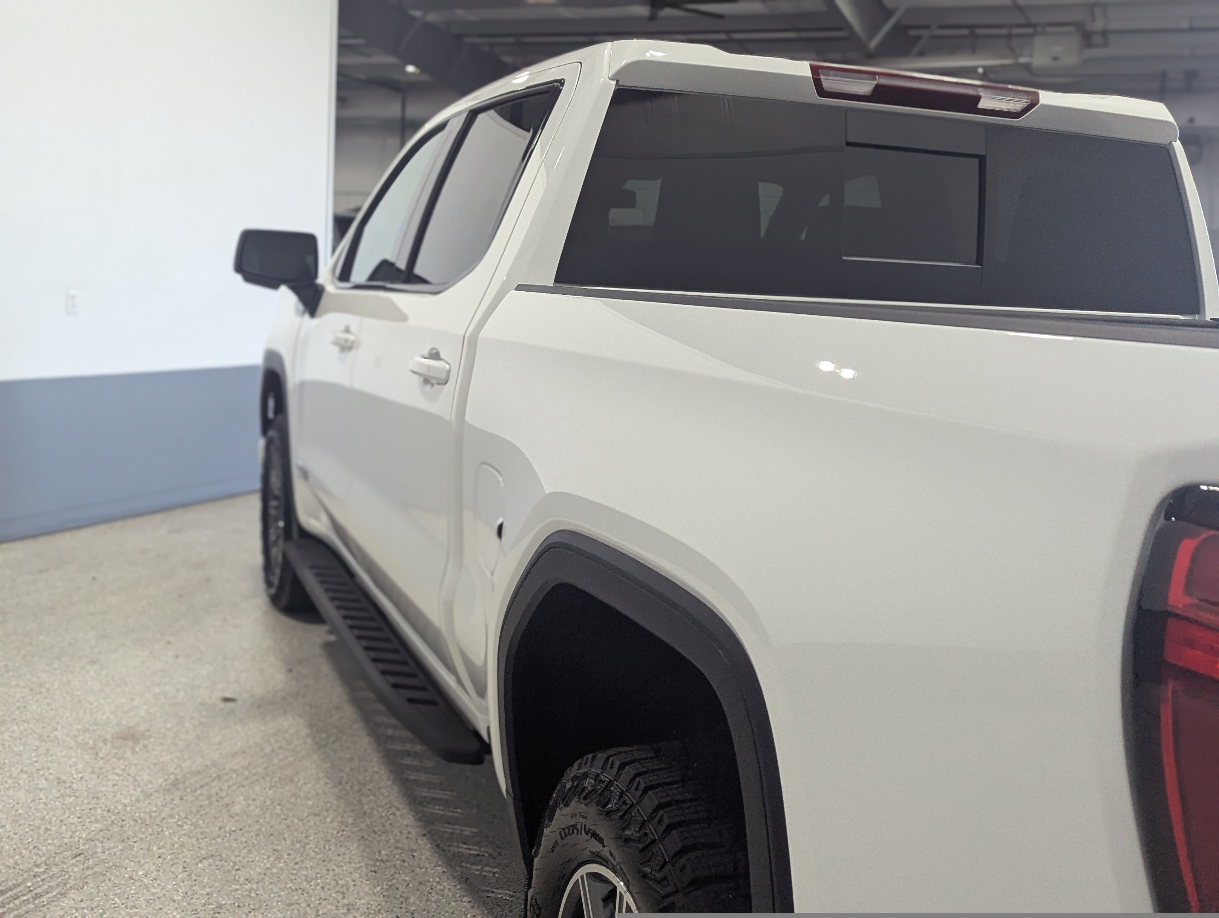 Used 2025 GMC Sierra 1500 AT4 w/ AT4 Premium Package AWD/4WD image 5