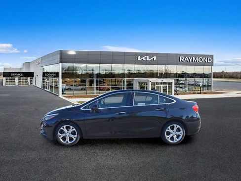 Used 2017 Chevrolet Cruze Premier FWD image 6