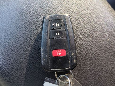 Used 2019 Toyota RAV4 XLE AWD/4WD image 27