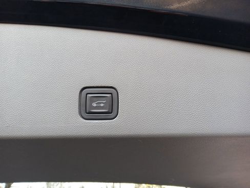 Used 2023 Cadillac XT6 Premium Luxury w/ Technology Package image 29