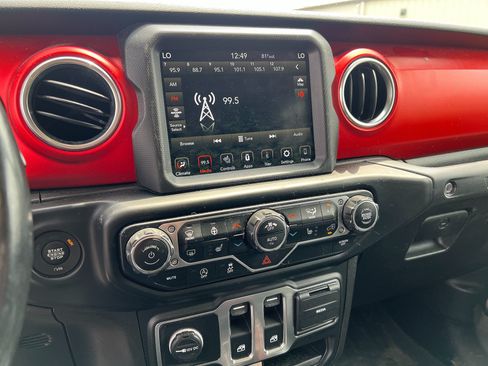 Used 2020 Jeep Wrangler Rubicon w/ Uconnect 4C Nav & Sound Group AWD/4WD image 10