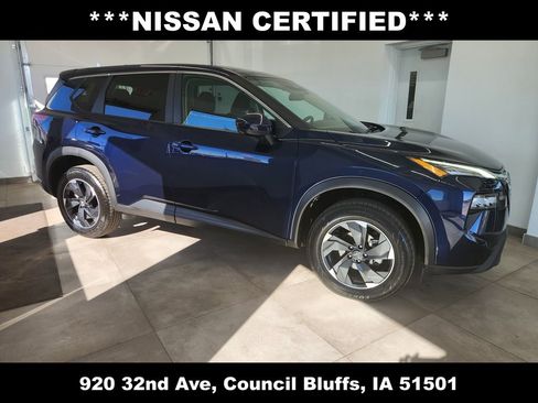 Used 2025 Nissan Rogue SV image 2