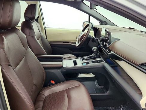 Used 2021 Toyota Sienna Platinum FWD image 26