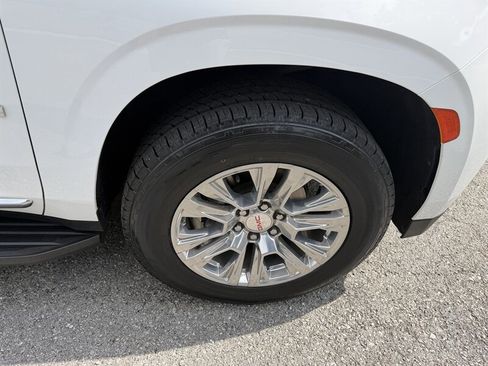 Used 2022 GMC Yukon XL Denali AWD/4WD image 13