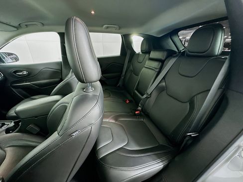 Used 2019 Jeep Cherokee Limited FWD image 26