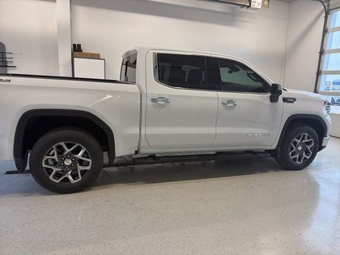 New 2026 GMC Sierra 1500 SLT image 2